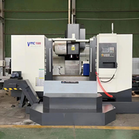 Centre d'usinage vertical CNC 4 axes robuste VMC1580 avec commande GSK, broche simple, haute précision pour l'usinage des métaux
