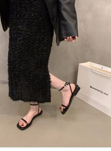 Tendencias de moda de verano: sandalias de mujer con punta abierta, versátiles, con diseño de tiras y una falda resistente. - Product Image 2