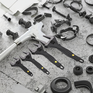 Llave Inglesa Ajustable en Tamaños de 6'', 8'', 10'' y 12'', Herramientas Manuales de Acero con Acabado Negro y Mordazas Anchas - Sistema de Medición Métrico - Product Image 3