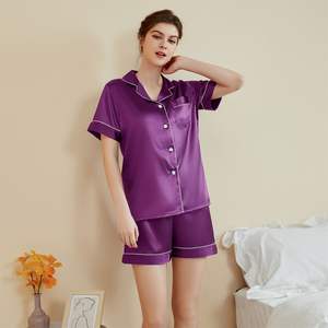 Ensemble d'été court en satin PJ avec ouverture boutonnée Ladies Lounge Wear Ensemble de pyjama rose brillant Boutons de passepoil délicats Taille élastique - Product Image 2