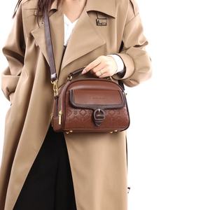 Sac bandoulière simple et pratique avec logo personnalisé, deux sangles, fermeture éclair, grande capacité, style designer, couleur Tanjing - Product Image 6