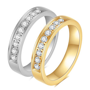 Bague en acier argenté et or 4MM sertie de zircons pavés, bijou unisexe pour usage quotidien - Product Image 1