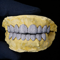 Grillz personnalisés Hip Hop Iced Out en argent sterling 925 avec sertissage nid d'abeille VVS de précision et moissanite scintillante