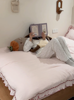 Nouvel Oreiller Chauffant et Réconfortant Peanut King, Cadeau pour Adultes et Filles, Aide au Sommeil avec Compression des Jambes, Gadget de Massage en Peluche Courte 107cm