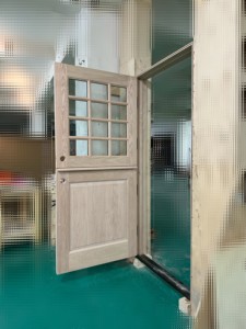 <span class=keywords><strong>Puerta</strong></span> <span class=keywords><strong>exterior</strong></span> <span class=keywords><strong>holandesa</strong></span> de madera maciza de diseño moderno personalizada con paneles de vidrio, <span class=keywords><strong>puerta</strong></span> doble de entrada frontal con acabado de pino y roble de caoba - Product Image 4