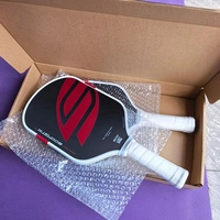 Raquette de pickleball Edgeless Gen5 thermoformée, noyau en fibre de carbone T700, design de contour personnalisé, faible résistance à l'air, vitesse de frappe rapide.
