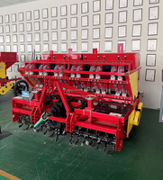 Machine à planter l'ail montée sur tracteur avec espacement réglable entre les rangs