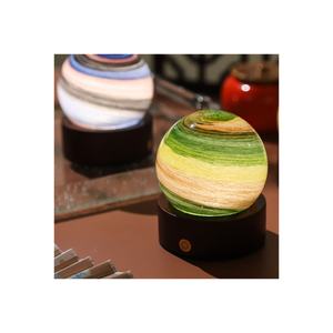 Lampe de table en verre coloré avec base en noyer, lampe de nuit LED intelligente, lampe de nuit de décembre à célébrer - Product Image 1