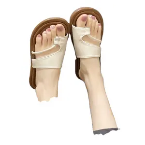 Chinelos retrô com design de nicho para mulheres, novo conjunto de sandálias femininas de verão 2024, sandálias para férias à beira-mar e praia, novidade
