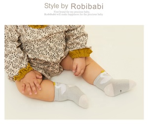 nacido bebé de dibujos animados de algodón calcetines bebé niña carta blanca de algodón Anti-slip Calcetines bebé al por mayor - Product Image 3