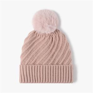 Bonnets d'hiver graphiques brillants originaux en jacquard avec doublure polaire pour hommes – Bonnets de golf haut de gamme extravagants pour l'Europe - Product Image 1