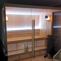 2026 Hot Control Cabine de sauna intérieure en bois massif pour plusieurs personnes avec panneau chauffant infrarouge lointain, réglage intelligent de la température, usage commercial, design moderne, détox