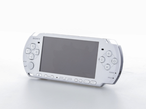 Consola de juegos portátil PSP 3000 original reacondicionada con pantalla táctil a color, memoria opcional y juegos gratis. - Product Image 5