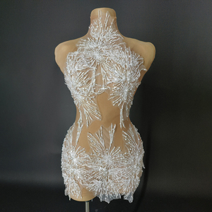 Abito da sera bianco con perle per donna, ideale per feste e matrimoni, lussuoso e raffinato. - Product Image 2