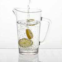 Carafe à eau froide et pichet à bière en plastique PC, compatible réfrigérateur, qualité alimentaire, capacité 1,7 L, design moderne, récipient à boissons