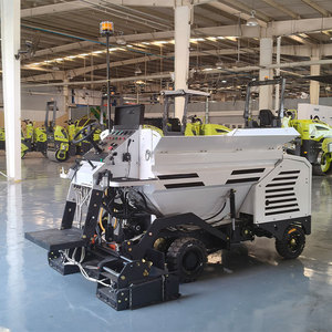 Pavimentadora de Asfalto Pequeña de 1.5M de Ancho con Accionamiento Hidráulico Completo para la Construcción de Carriles - Product Image 3