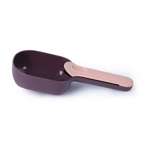 Cuillère d'alimentation pour animaux de compagnie 2-en-1 en plastique à contraste de couleurs, design profond et détachable, fournitures pour chiens et chats - Product Image 1