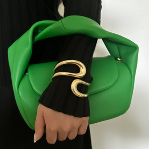 Collar y Pulsera <span class=keywords><strong>de</strong></span> Metal Pesado <span class=keywords><strong>de</strong></span> Doble Capa <span class=keywords><strong>de</strong></span> Aleación Trenzada Unisex <span class=keywords><strong>de</strong></span> Moda, Estilo Minimalista y Exagerado, Dorado, para Fiesta y Compromiso - Product Image 3