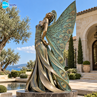 Sculpture élégante en bronze d'aile de paon, finition patinée, en laiton et cuivre, art personnalisé de figure féminine pour hôtel, jardin, cour, place publique