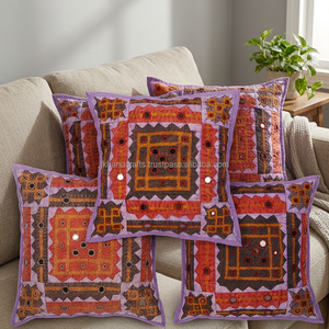 Housse de coussin Kantha avec travail de miroir - Product Image 3