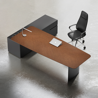 Bureau d'ordinateur moderne de luxe avec pieds en métal, bureau de direction en forme de L avec chaise et armoire latérale, montage facile pour les PDG et les dirigeants
