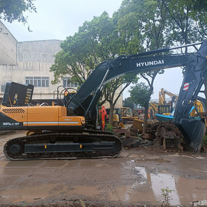 Excavatrice sur chenilles hydraulique d'occasion Hyundai Robex 305LC-9T modèle 2023, machine de terrassement, moteur Hyundai, 30,2 tonnes - Product Image 5