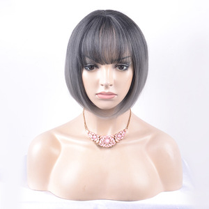 Perruque complète pour <span class=keywords><strong>femme</strong></span>, <span class=keywords><strong>coupe</strong></span> bob courte et droite, en fibre haute température, gris grand-mère, style européen et américain, avec <span class=keywords><strong>frange</strong></span> - Product Image 2