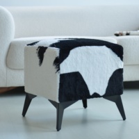 Pouf carré en similicuir avec structure en bois, repose-pieds moderne pour changer de chaussures, idéal pour salon, chambre et entrée