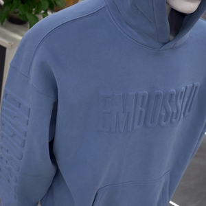 Sweat-shirt unisexe à capuche coupe classique avec impression 3D en relief, personnalisable par impression DTG, en coton épais, effet vintage délavé - Product Image 4