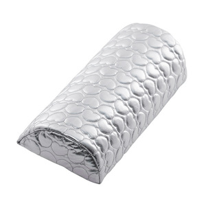 Almohada de Apoyo para Manos y Uñas de Lujo, Suave, de Cuero PU Rojo, Media Luna, para Manicura y Pedicura, Venta al por Mayor - Product Image 3