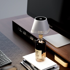 Lampe LED portable pour bouteille de vin, bouchon de bouteille de vin avec lampe LED, lampe LED rechargeable pour bouteille de vin pour restaurant et hôtel - Product Image 1