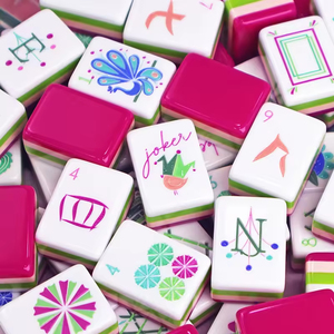 Tuiles de mahjong américaines sur mesure à 4 couches, tuiles en acrylique rose avec 160 cartes, ensemble de jeu élégant et luxueux pour adultes et cadeaux - Product Image 1