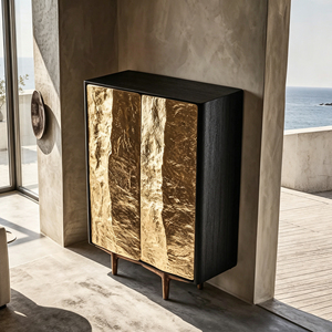 Credenza Alta con Foglia d'Oro Texturizzata, Struttura in Fibra di Vetro, Gambe in Legno, Armadio con Doppia Anta per Sala da Pranzo in Stile Wabi Sabi - Product Image 1