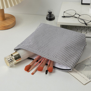 Bolsa de Maquillaje Personalizada <span class=keywords><strong>Freah</strong></span> Style para Mujer, Gran Capacidad, con Cierre, Diseño a Rayas, Tela Seersucker, Bolsa de Viaje para Cosméticos y Artículos de Aseo - Product Image 6