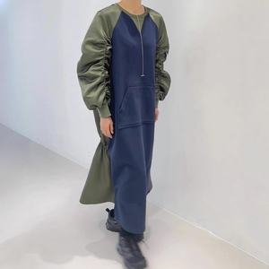 <span class=keywords><strong>Robe</strong></span> longue à manches longues plissée décontractée minimaliste à col rond et à blocs de couleur de style rétro <span class=keywords><strong>chic</strong></span> coréen pour femmes - Product Image 3