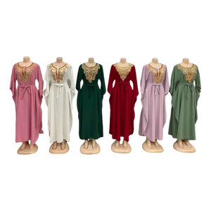 Vestido informal de mujer musulmana bordado con hilo dorado suelto de talla grande al por mayor - Product Image 1