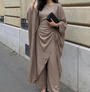 Ensemble Abaya 2 pièces musulman : Abaya à manches chauve-souris avec cordon de serrage latéral et pantalon large froncé, tenue de mode modeste islamique - Product Image 3