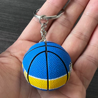 Porte-clés de basket-ball en PVC souple en gros, porte-clés 3D en caoutchouc, maillot de joueurs de l'équipe de basket-ball américaine, porte-clés en forme de maillot, stock important