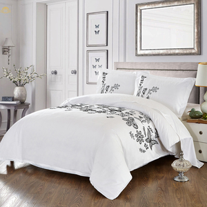 Juego de Sábanas de Algodón con Estampado de Plantas Teñidas con Hilo de 300 Hilos, 1.5M, 60S, Color Blanco, Fundas de Edredón de Cuatro Piezas, Juegos de Edredón Sencillos para Hoteles - Product Image 1