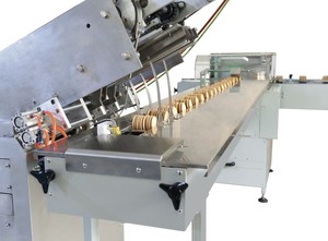 Two Lanes One Color 3+2 <strong>Biscuit</strong> <strong>Sandwiching</strong> making Machine with on edge Packing <strong>biscuits</strong> Machine cream <strong>biscuit</strong> and packaging
