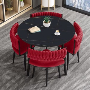 Elegante Juego de Mesa y Sillas de Comedor de Estilo Escandinavo Diseñado para Espacios Compactos en Hoteles, Oficinas y Hogares Urbanos - Product Image 4