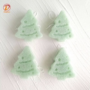 Éponge de Konjac de Noël 100% naturelle en fibres végétales, éponge de douche réutilisable pour une peau plus lisse, exfoliation douce - Product Image 4