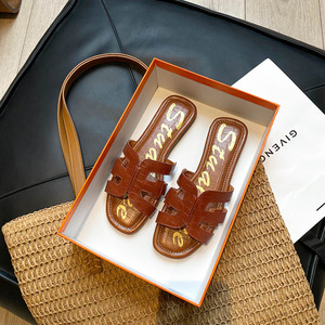 Babouches en Cuir de Haute Qualité pour Dames 2025, Sandales Plates d'Extérieur pour Femmes, Claquettes de Plage Classiques d'Été - Product Image 4