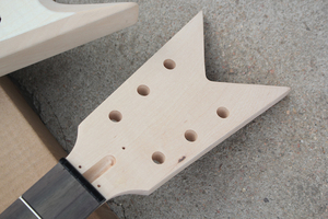 Flyoung Kits de guitarra semiterminados inusuales DIY con chapa de arce y puente fijo, herrajes negros - Product Image 3