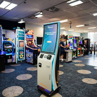 Kiosque interactif à écran tactile de 32 pouces Divertissement en libre-service Carte prépayée Terminal de vente Accessoire de machine d'amusement