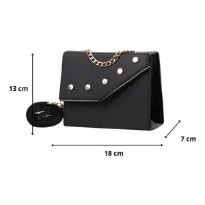 Bolso bandolera negro Daria de Fana para mujer, de piel sintética, con cadena y tachuelas, a la moda, para todas las estaciones - Product Image 1