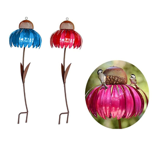 Support de mangeoire à oiseaux en métal durable en forme de fleur Cage à oiseaux en forme de fleur rose élégante Mangeoire à colibris suspendue pour jardin extérieur - Product Image 4