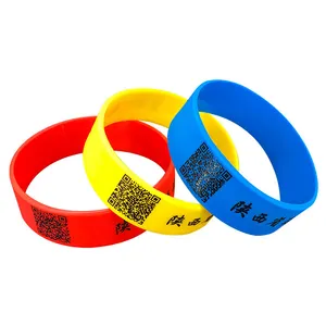 免费样品定制新的可打印活动硅胶腕带，带有独特的二维码腕带，用于活动