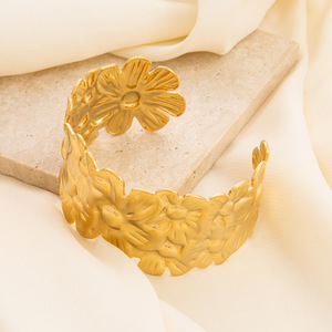 <b>Flower</b> Pattern 18K Gold Plated Stainless Steel <b>Bracelet</b> for Women Party Jewelry Yiwu Origin - Product Image 3
