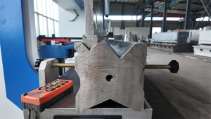 Presse à tôle entièrement automatique de haute précision avec plieuse DA53TX pour le traitement de l'aluminium - Product Image 4
